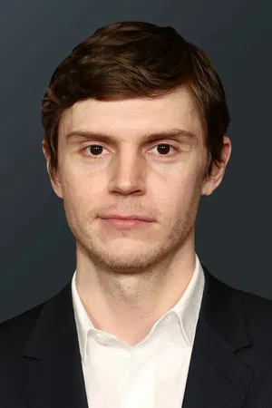 Эван Питерс в роли Тейт Лэнгдон